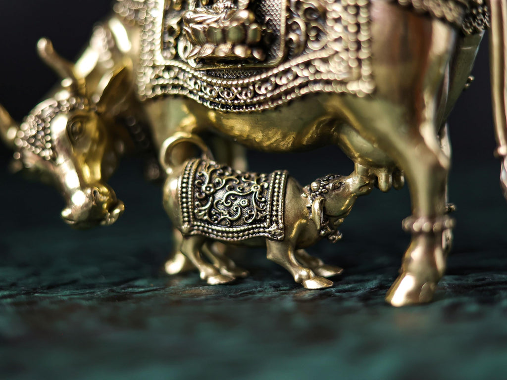 Premium Brass | Gou MATA Holy Cow Mother with Calf | Cow Decor Idol |LAXMI Ganesh Kamadhenu Idol with FINE Carving Work | 5 by 7 INCH