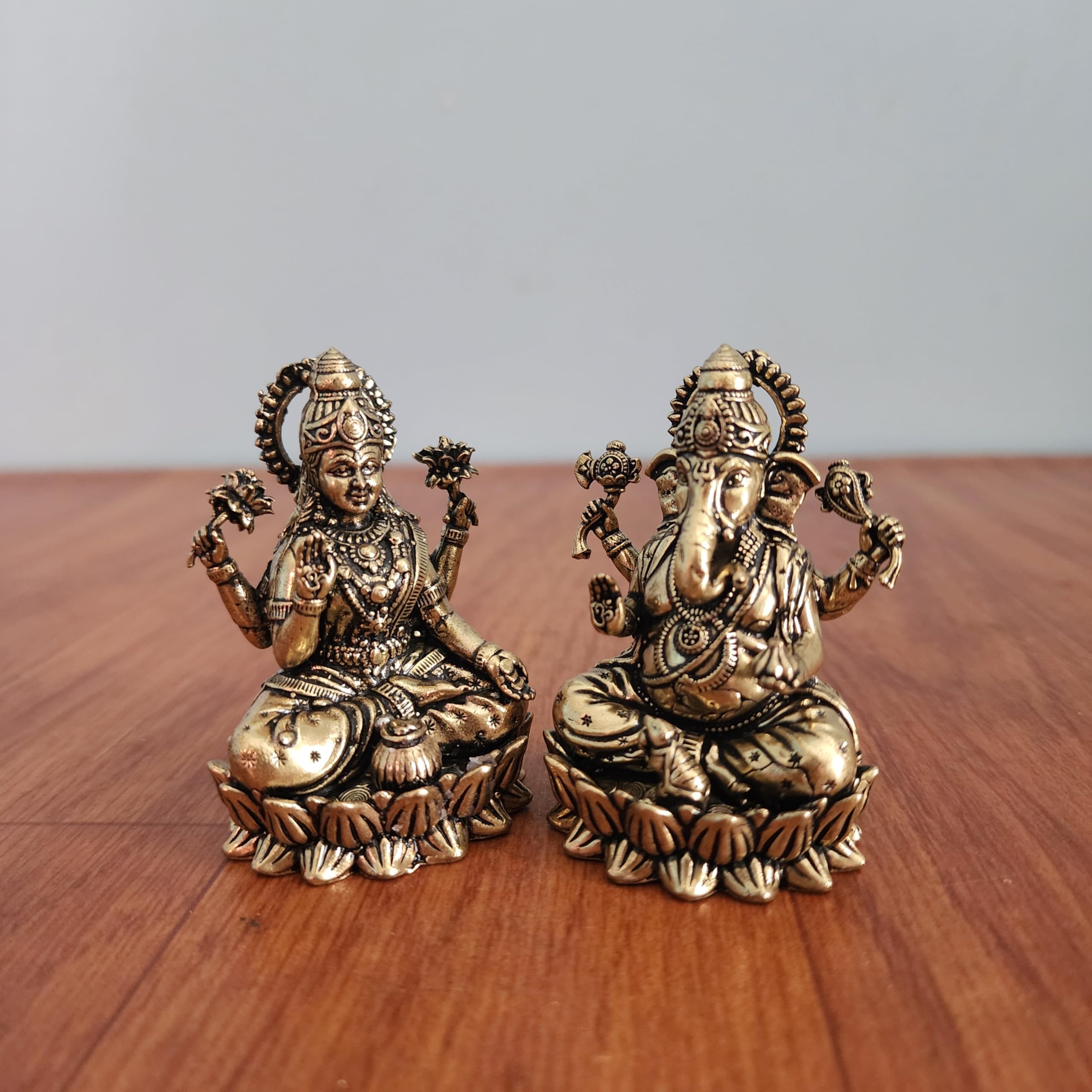 Small Divine Lord Ganesh Laxmi Statue
