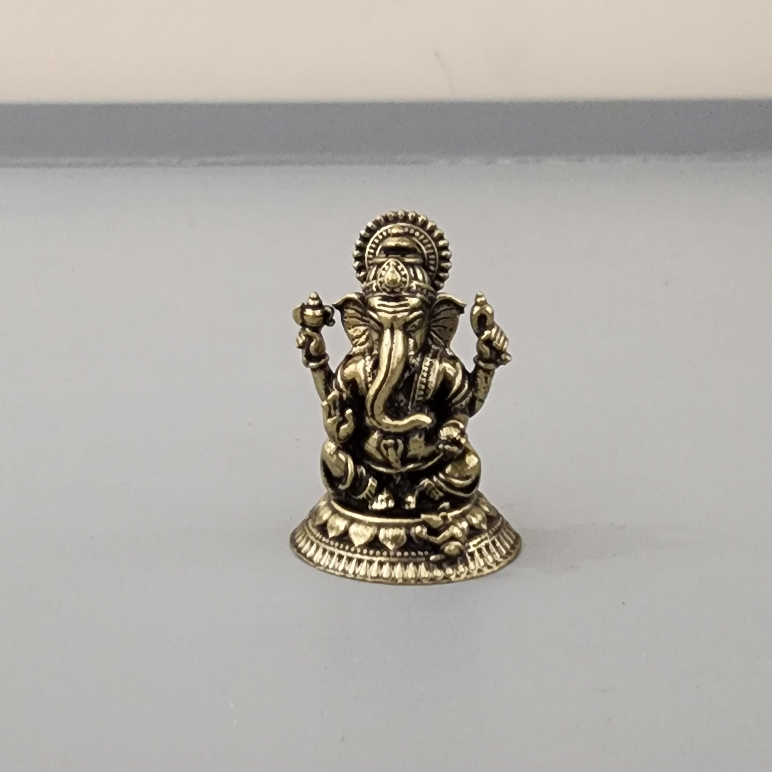 Round base miniature ganesh idol 